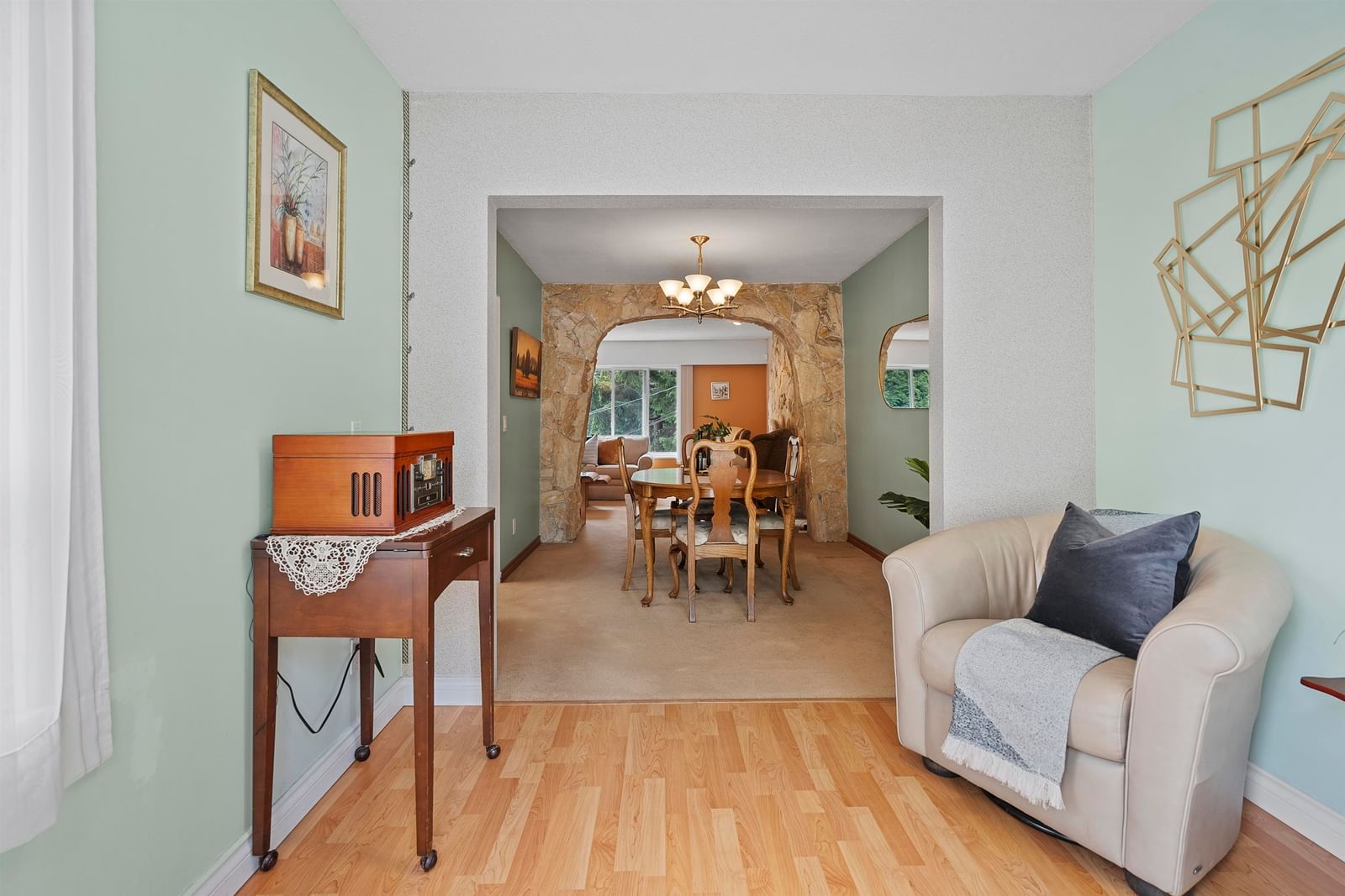 Listing Image 12