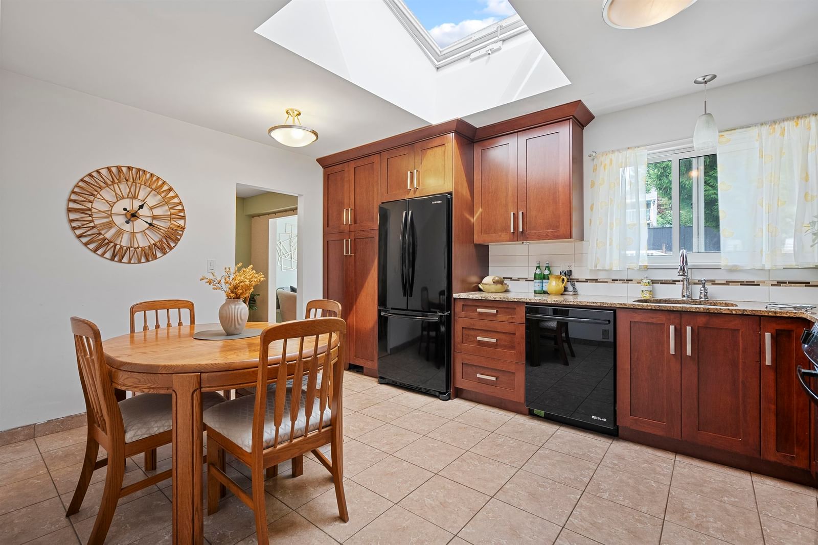 Listing Image 13