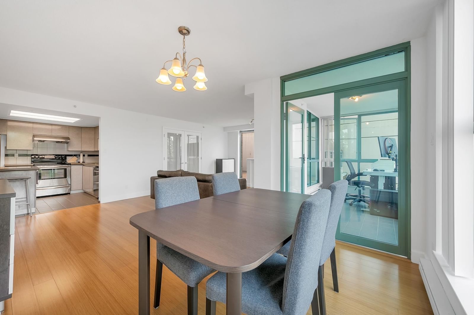 Listing Image 12