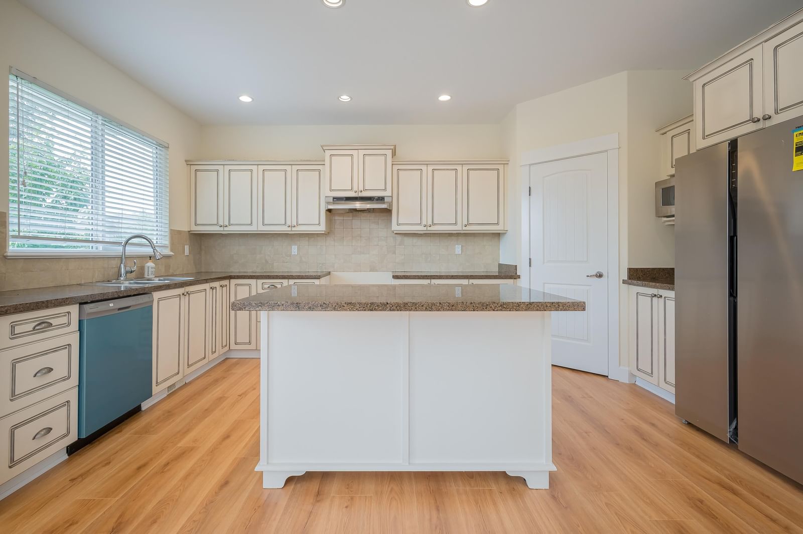 Listing Image 13