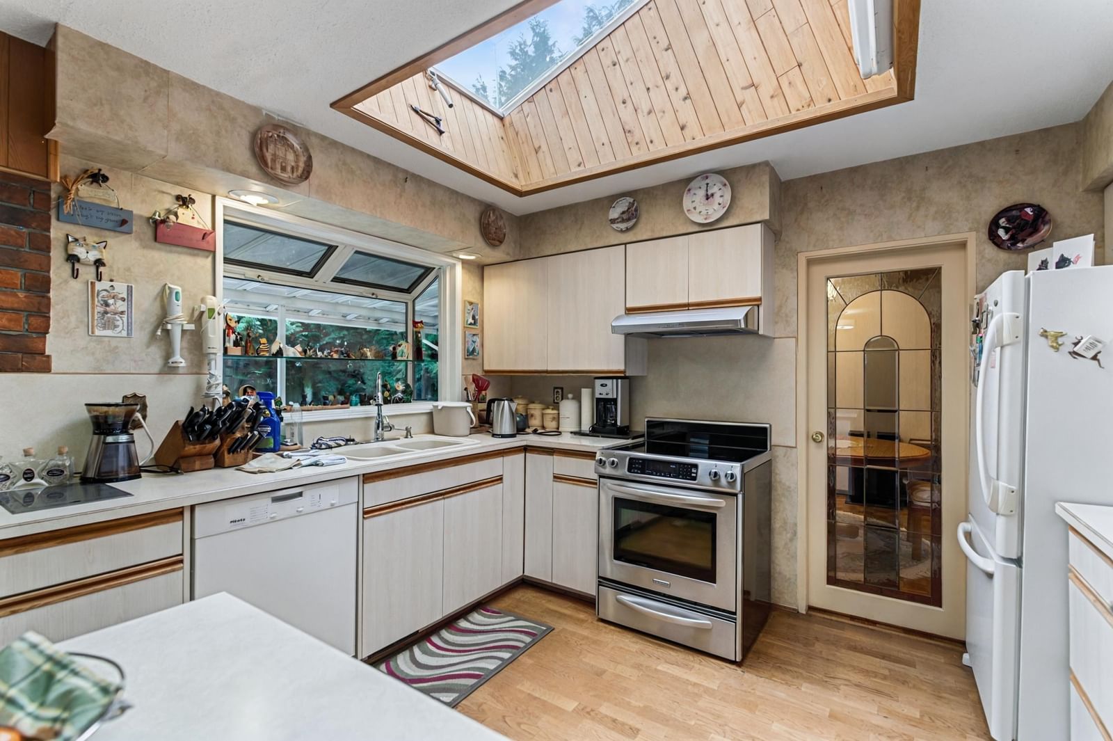 Listing Image 8