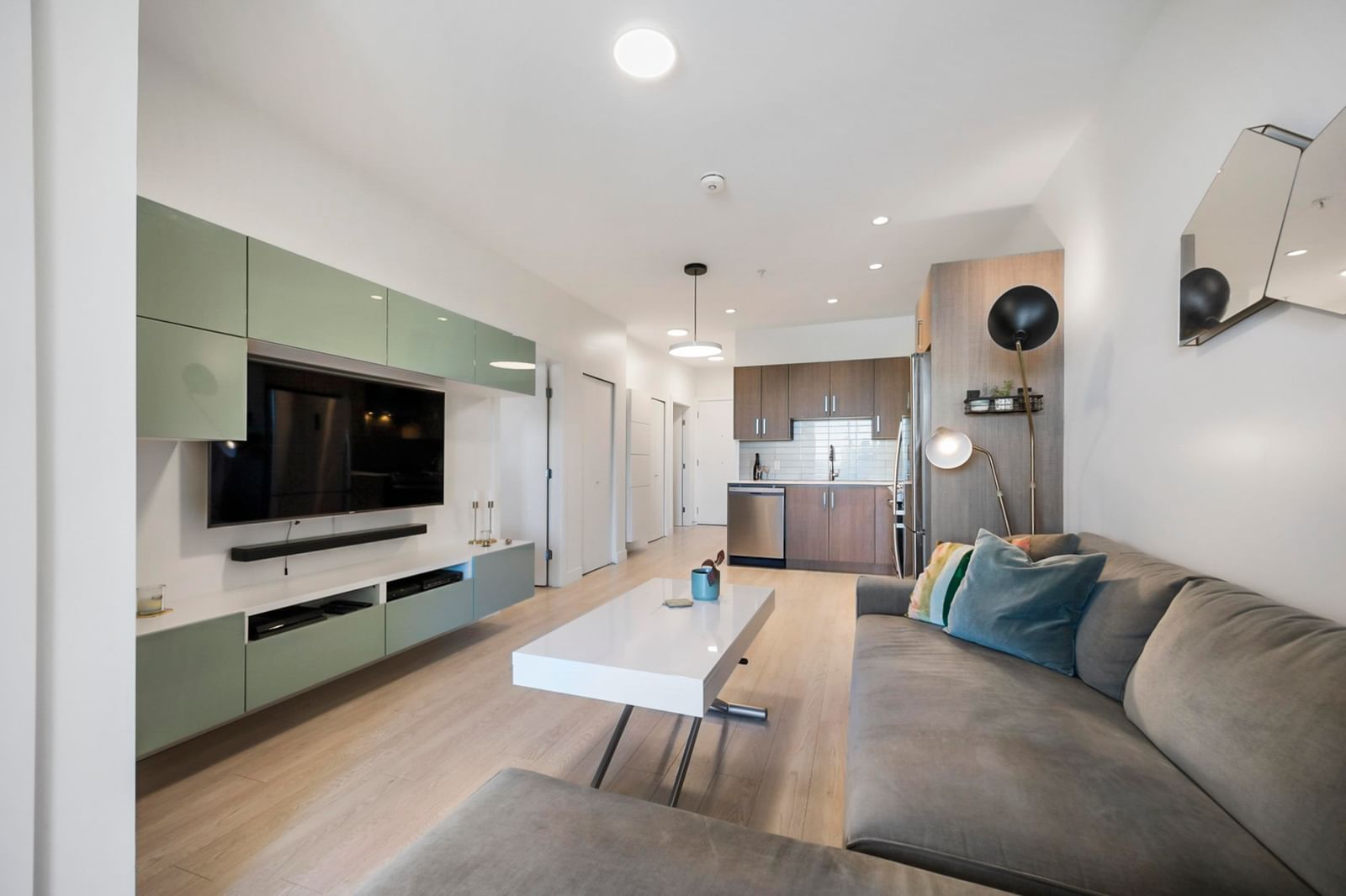 Listing Image 12