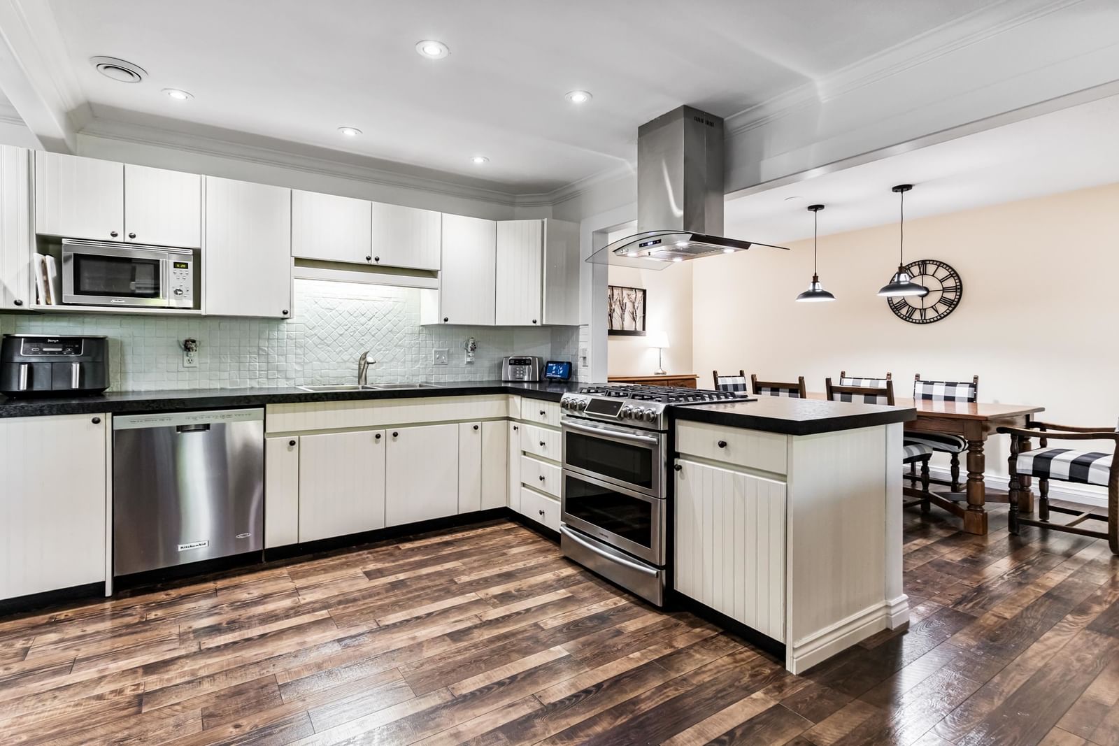 Listing Image 19
