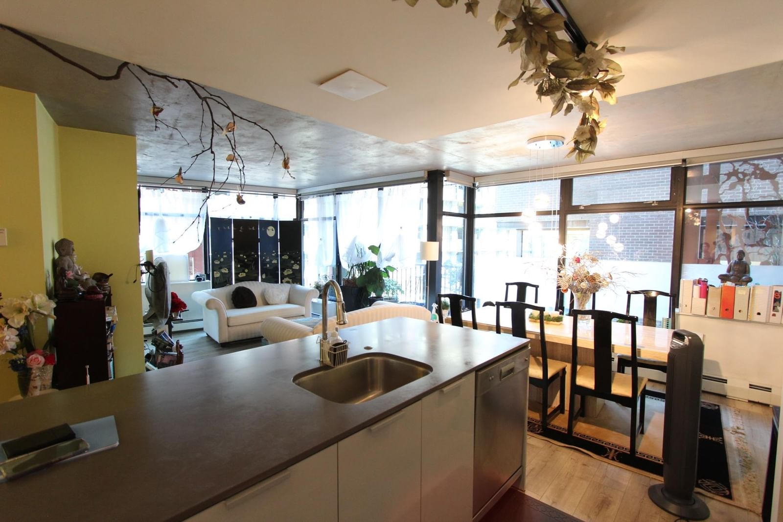 Listing Image 12