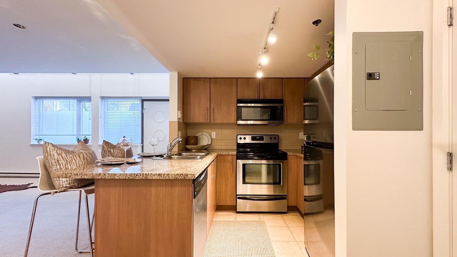 Listing Image 11