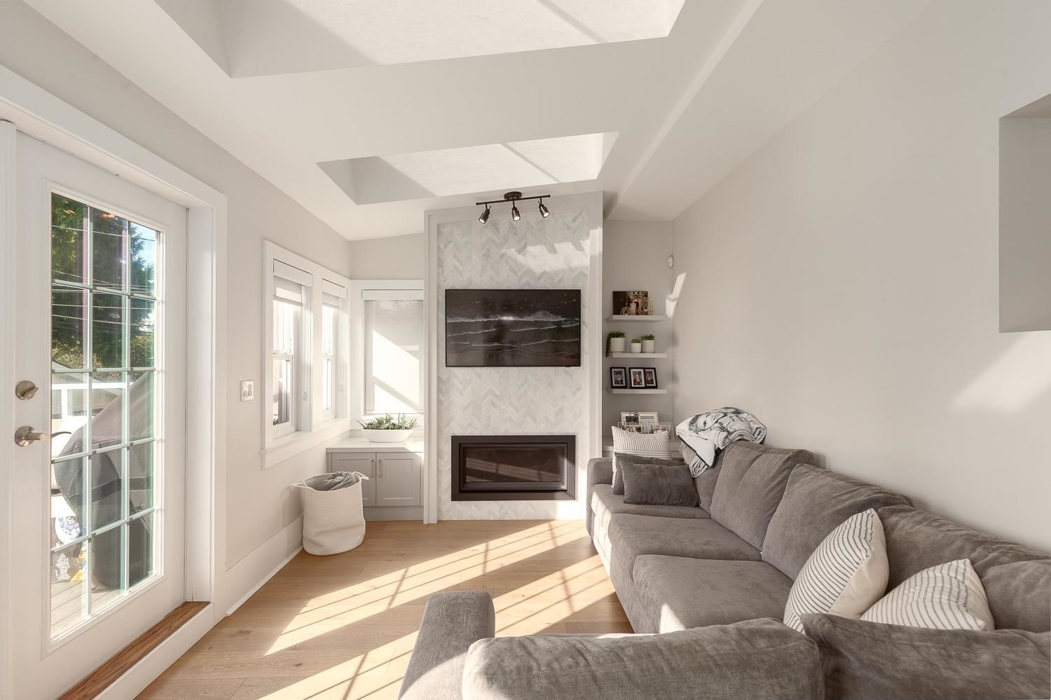 Listing Image 14