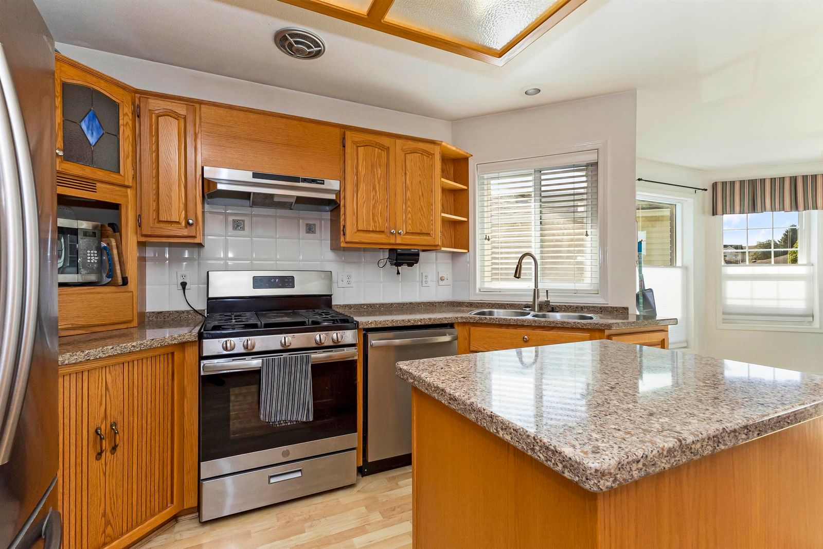 Listing Image 10