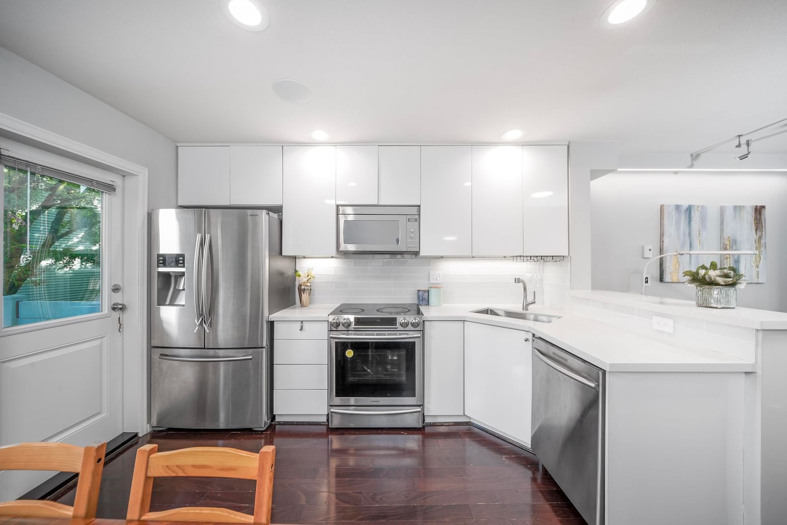 Listing Image 11