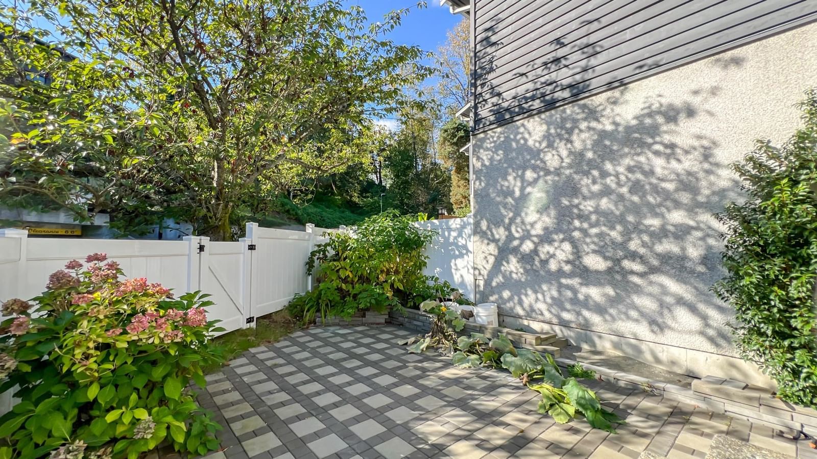 Listing Image 24
