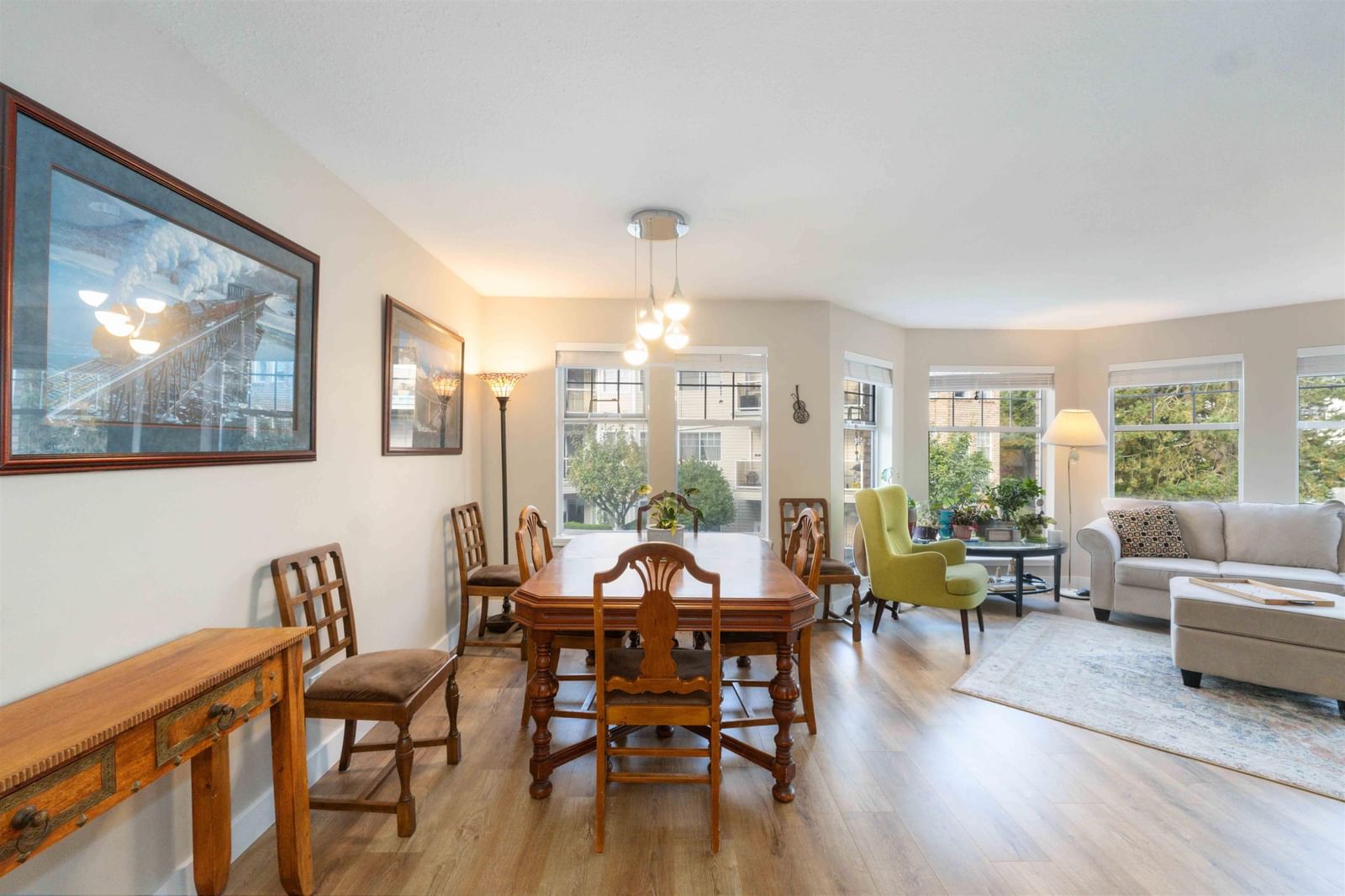 Listing Image 5