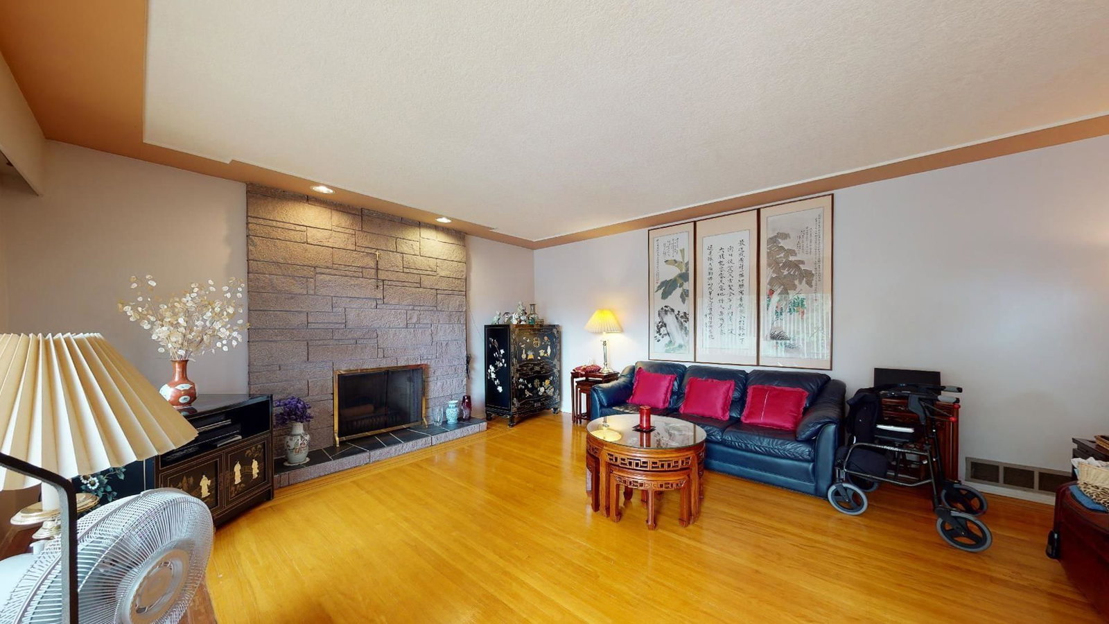Listing Image 5