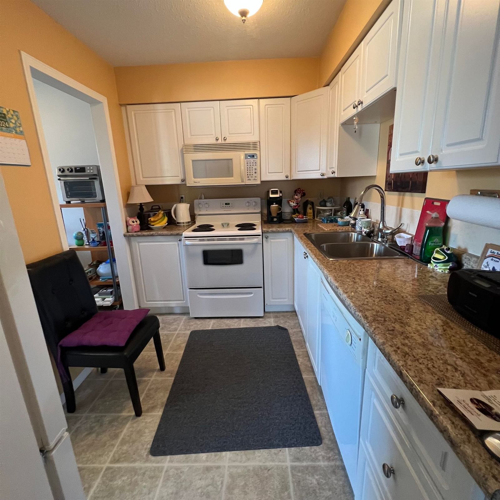 Listing Image 4