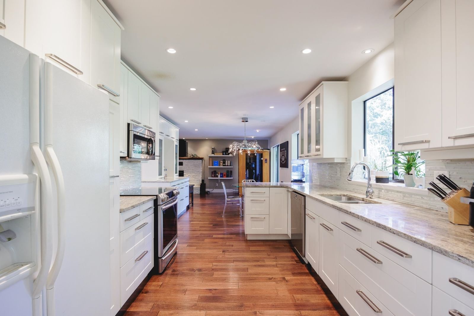 Listing Image 12