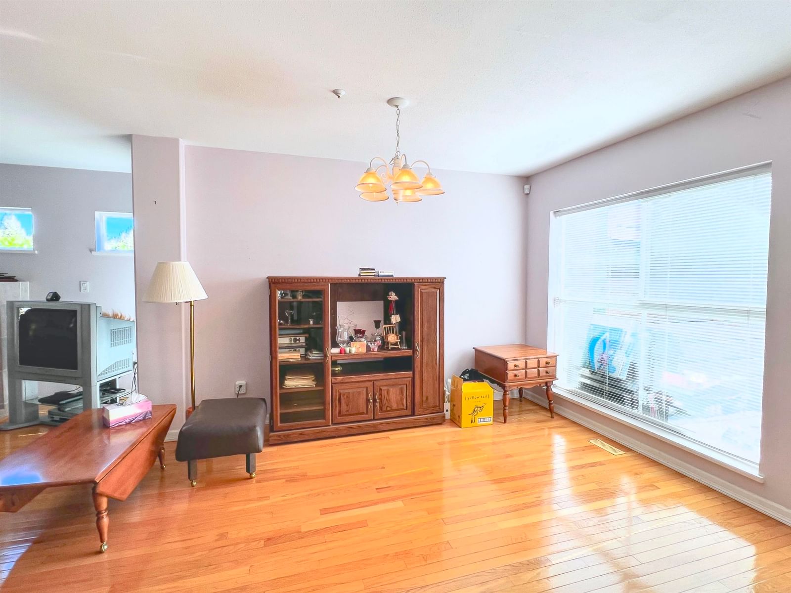 Listing Image 5
