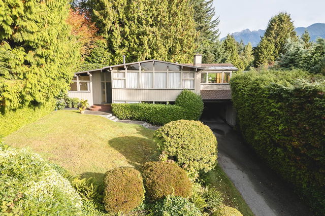 755 Anderson Crescent