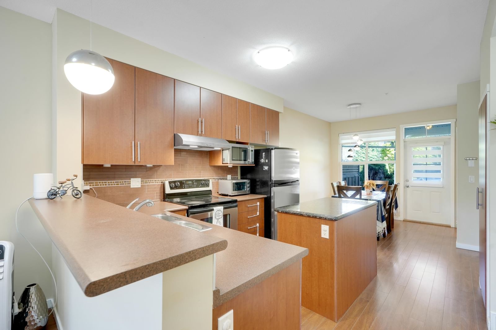 Listing Image 9