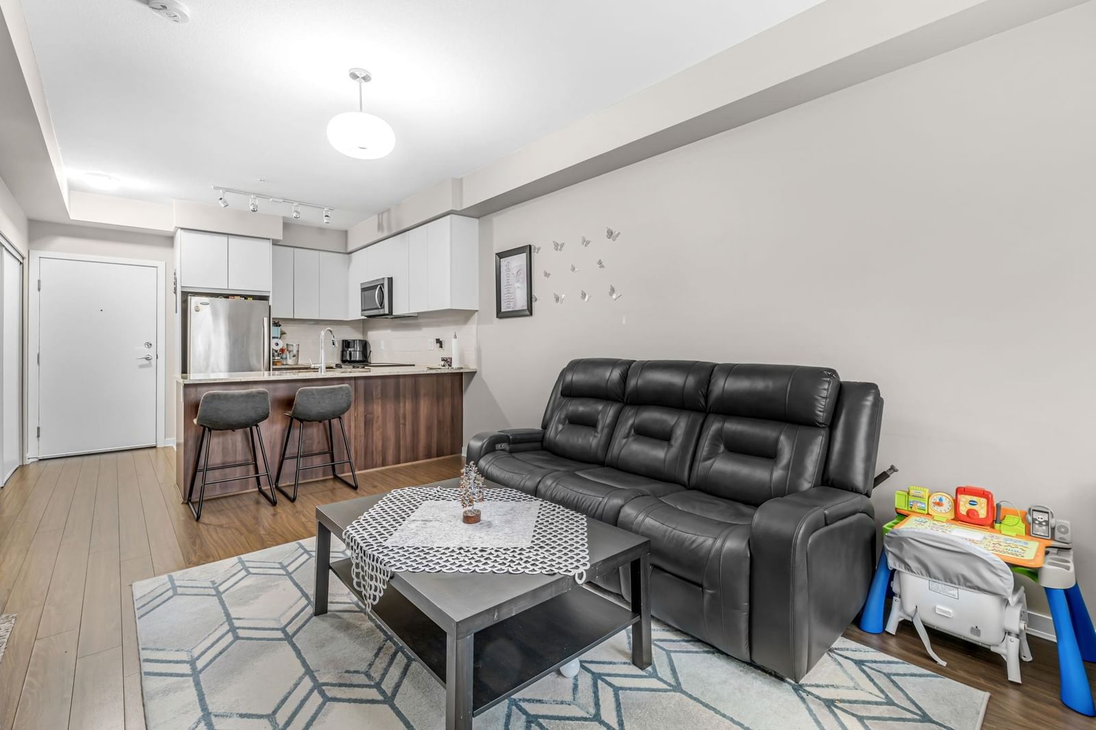 Listing Image 11