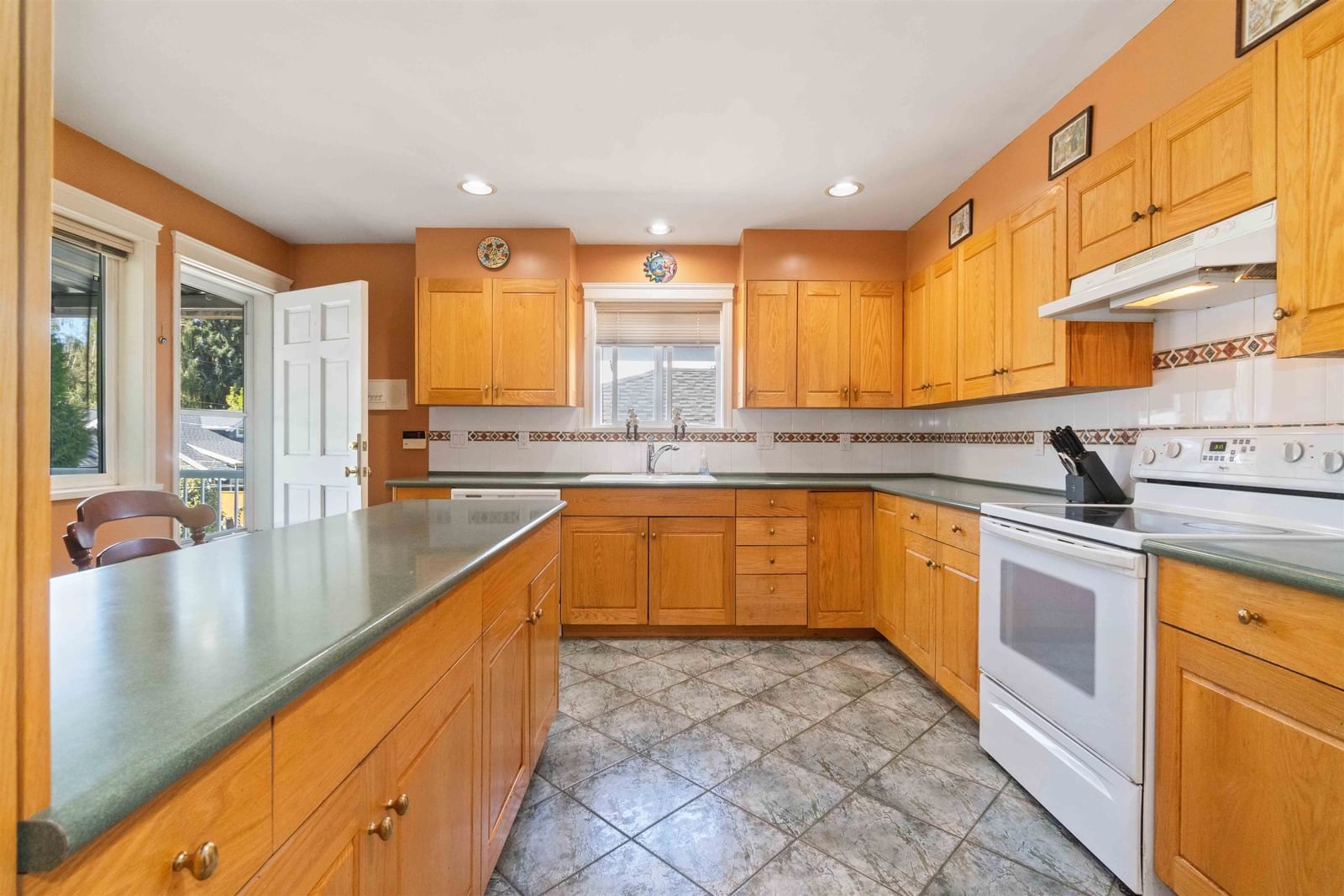 Listing Image 14