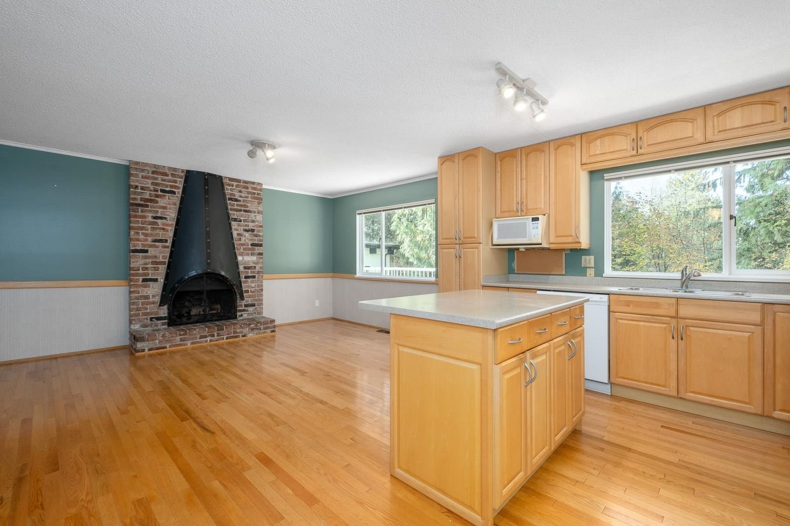 Listing Image 13