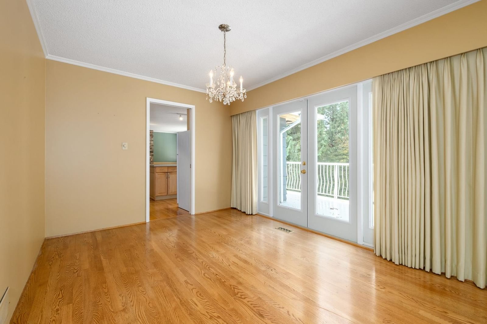 Listing Image 8