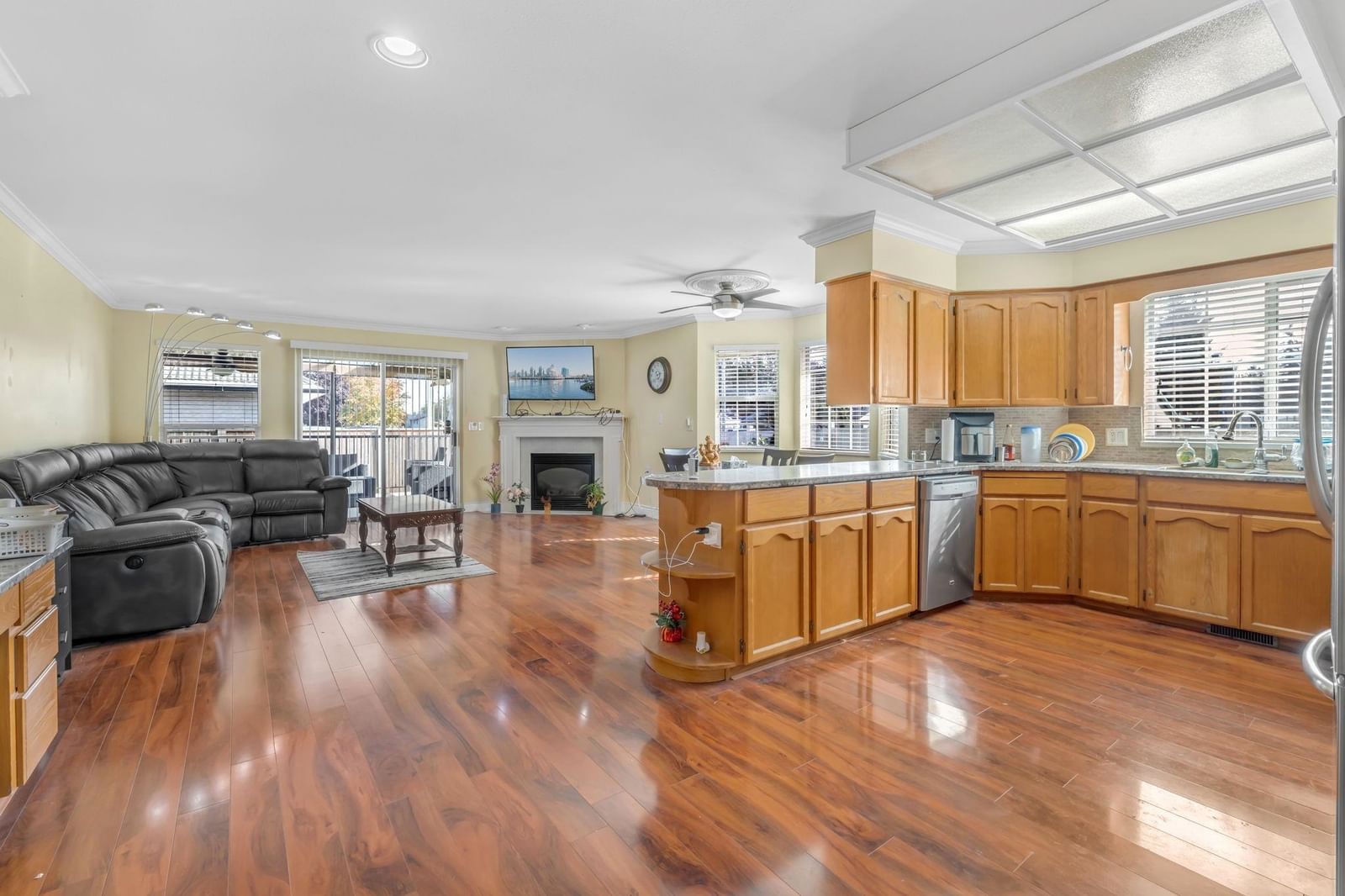 Listing Image 11