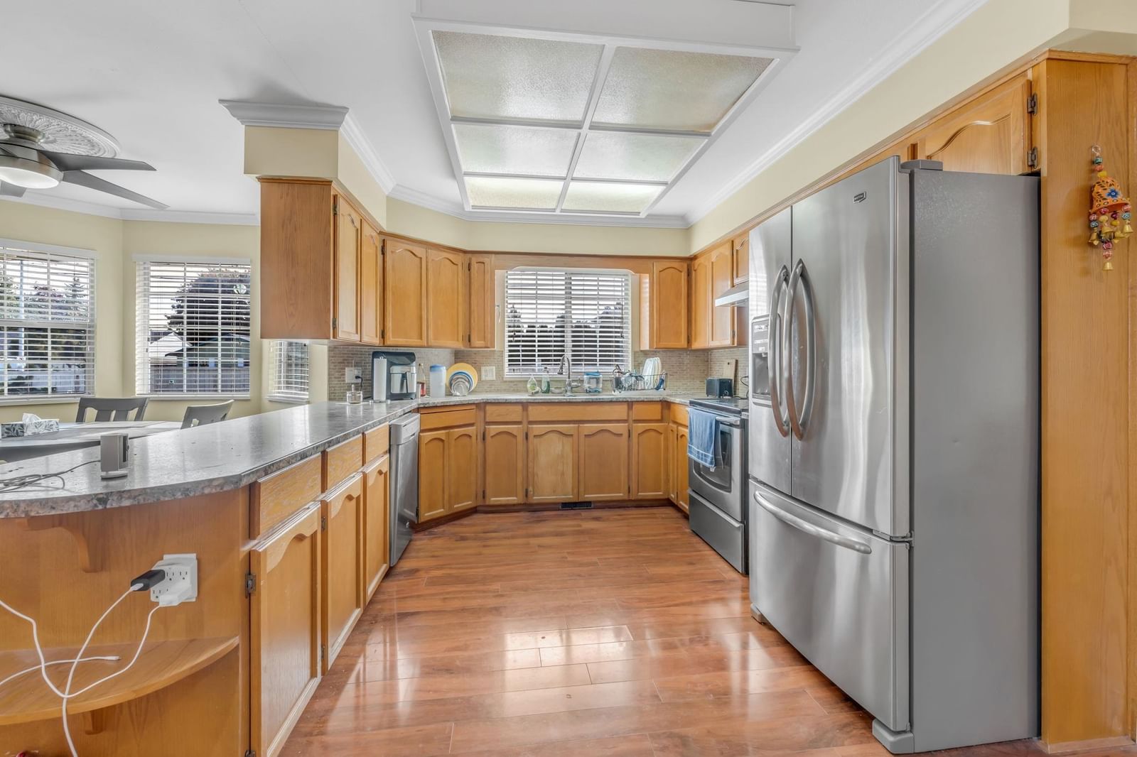 Listing Image 12