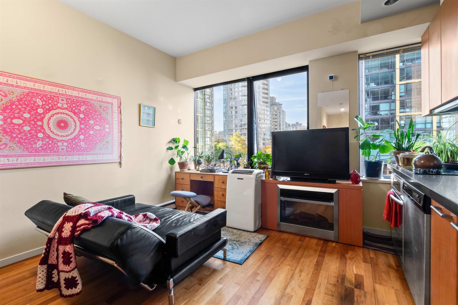 Listing Image 10