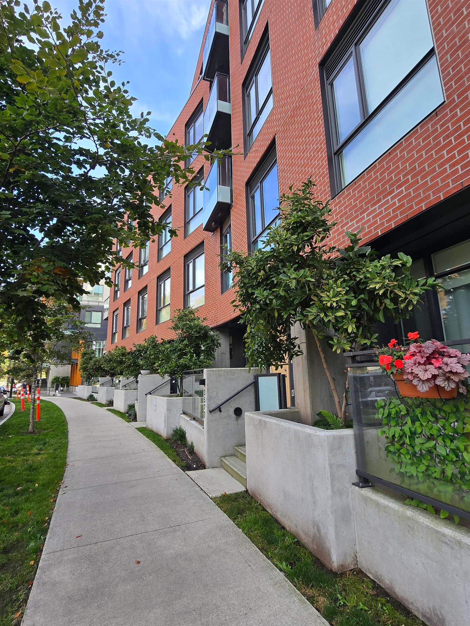 Listing Image 8