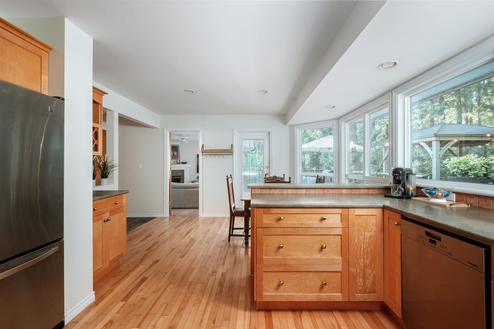Listing Image 6