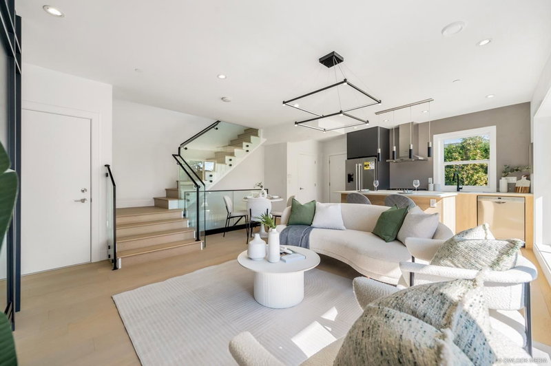 7359 Oak Street, Vancouver, V0V 0V0 | Image 3