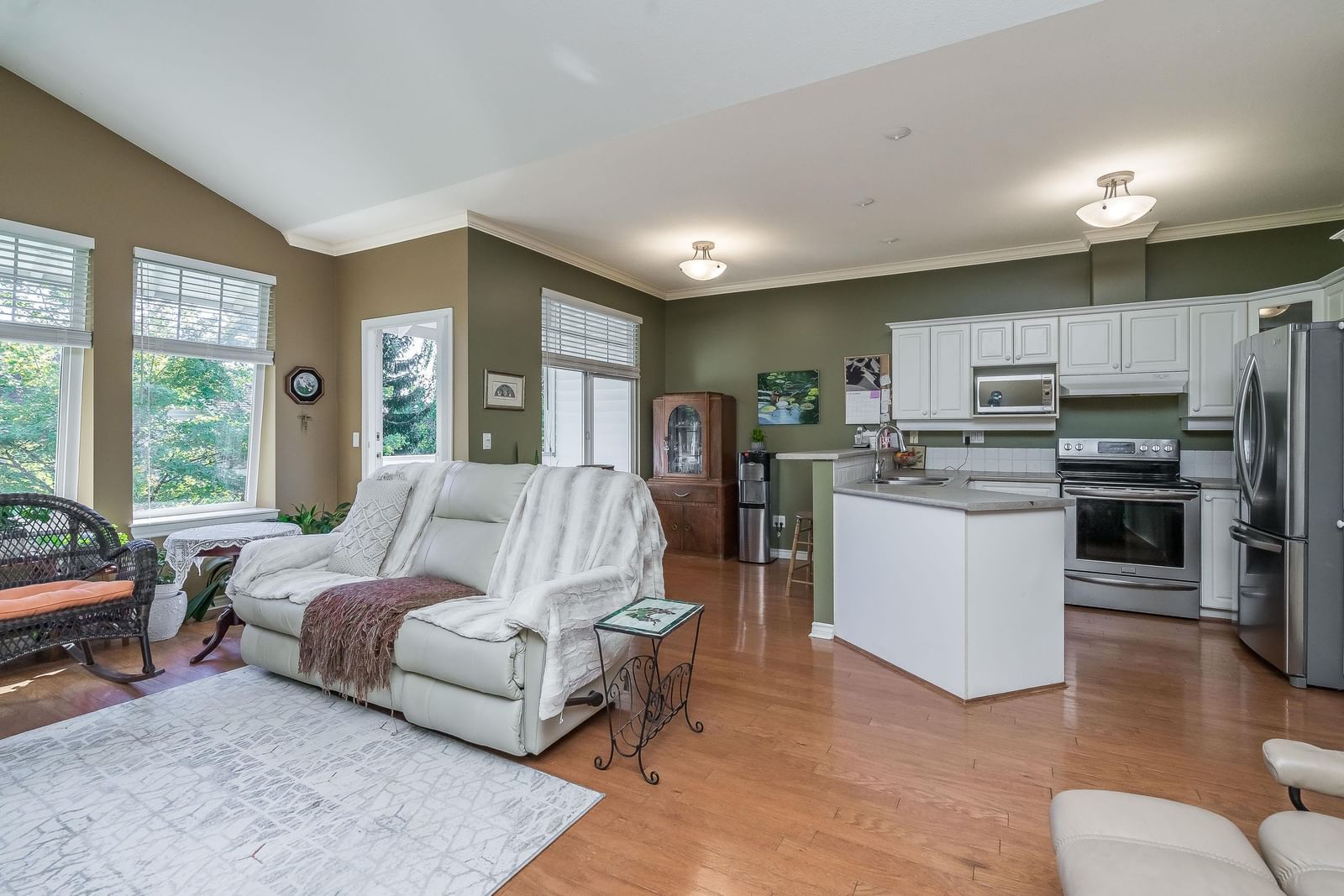 Listing Image 12