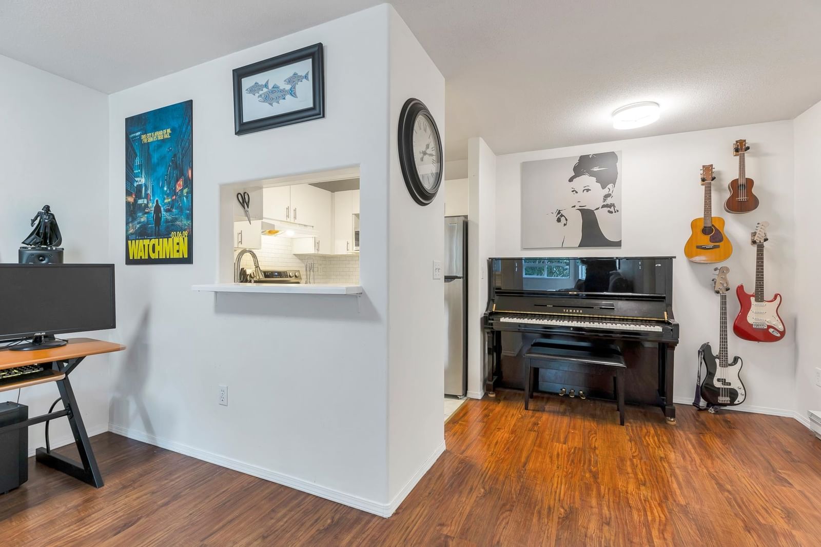 Listing Image 11