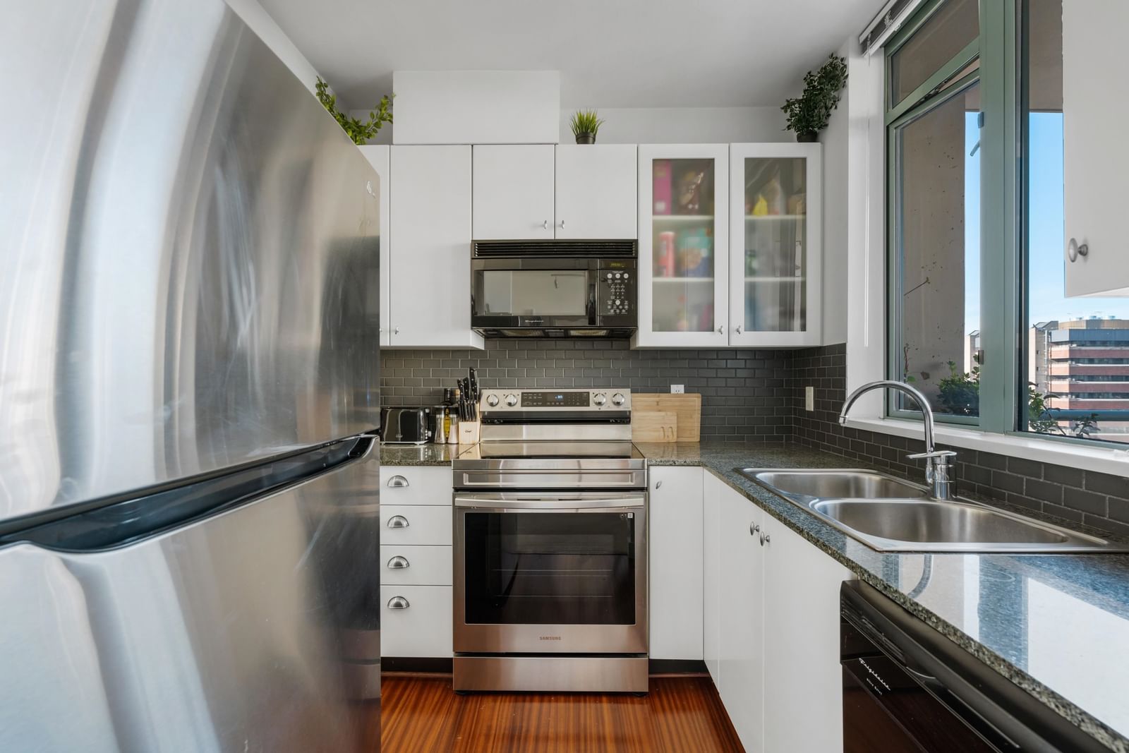 Listing Image 11