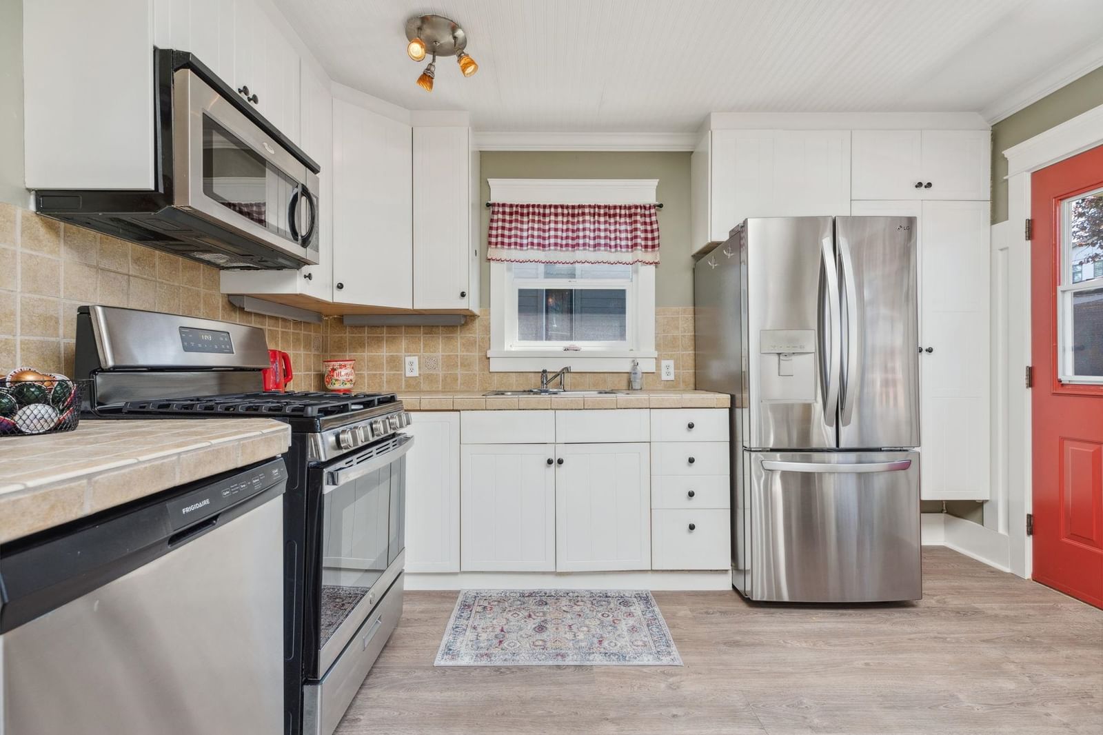 Listing Image 14