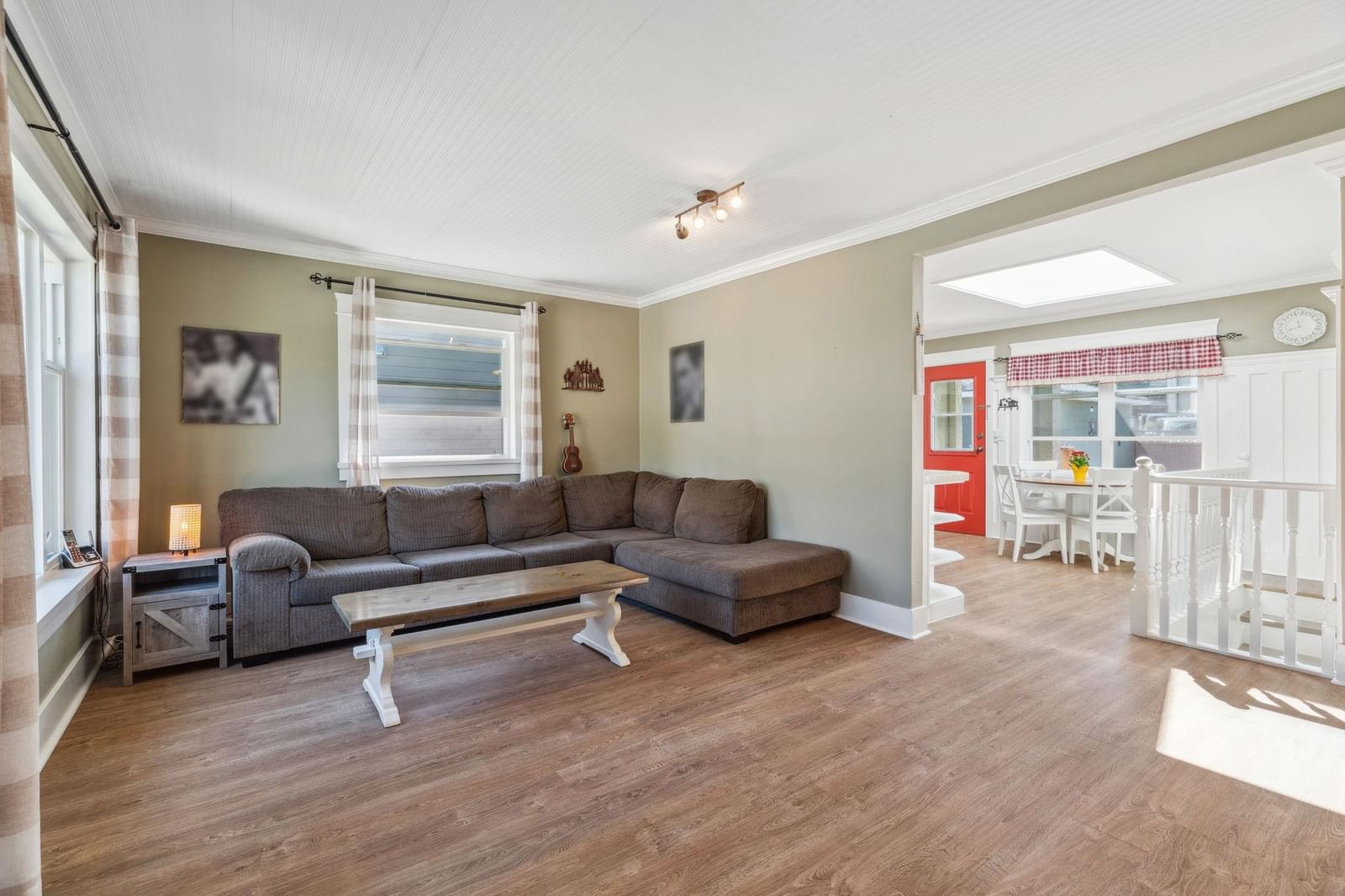 Listing Image 8