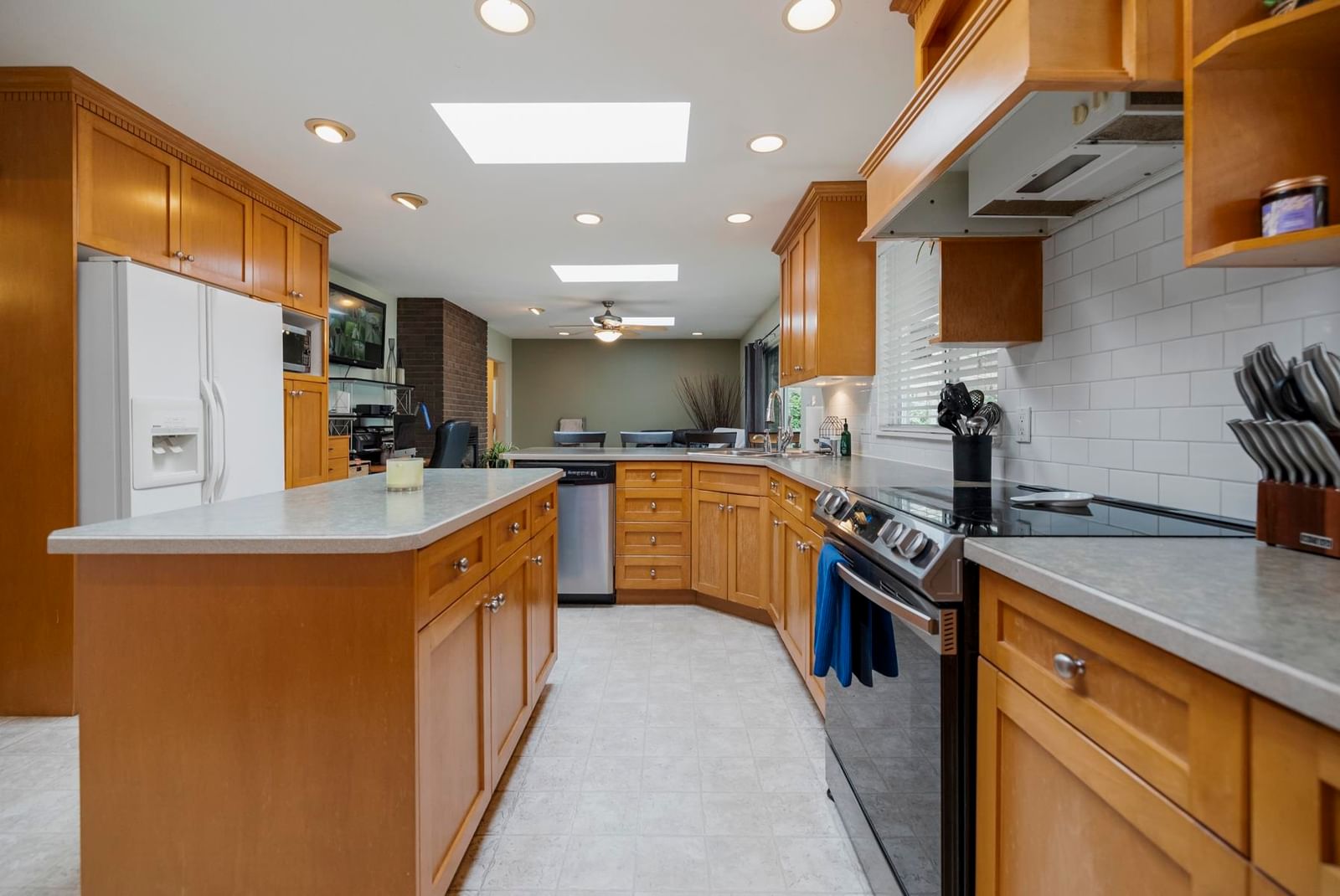 Listing Image 14