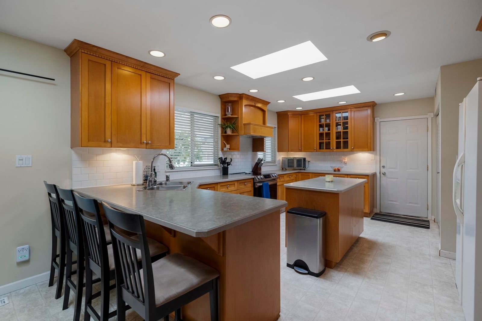Listing Image 9