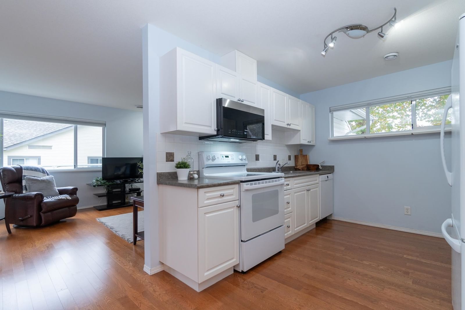 Listing Image 14
