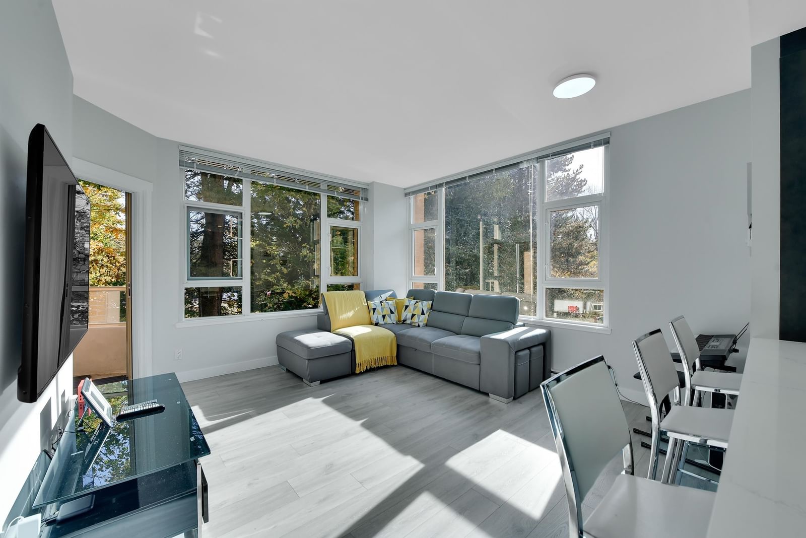 Listing Image 12