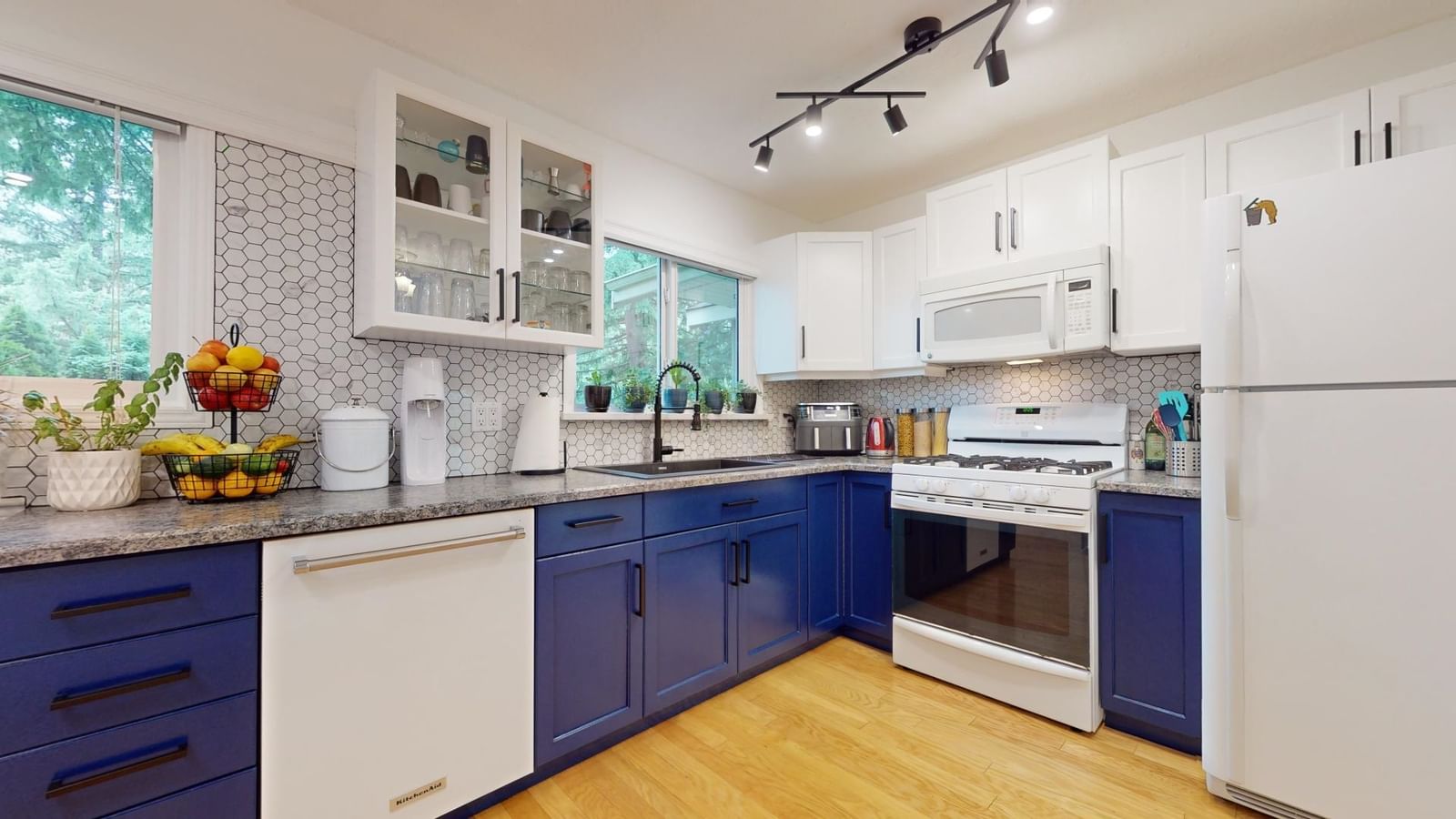 Listing Image 16