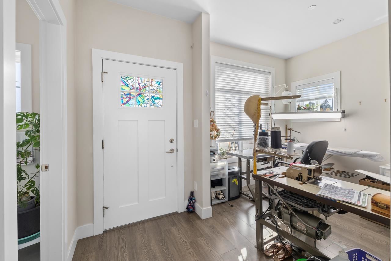 Listing Image 11