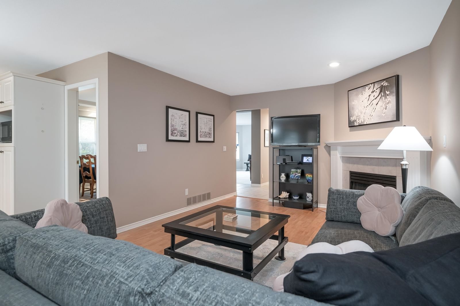 Listing Image 12