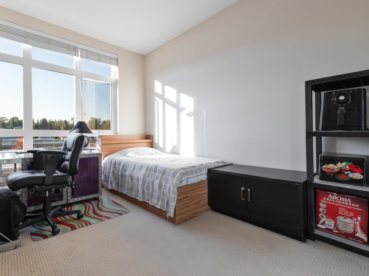 Listing Image 11