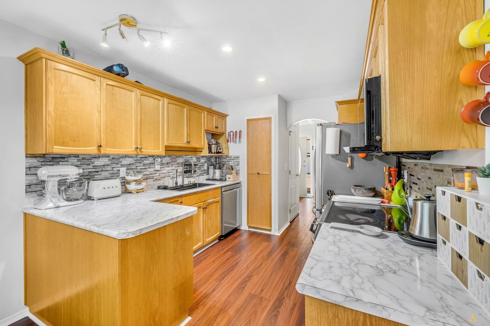 Listing Image 11
