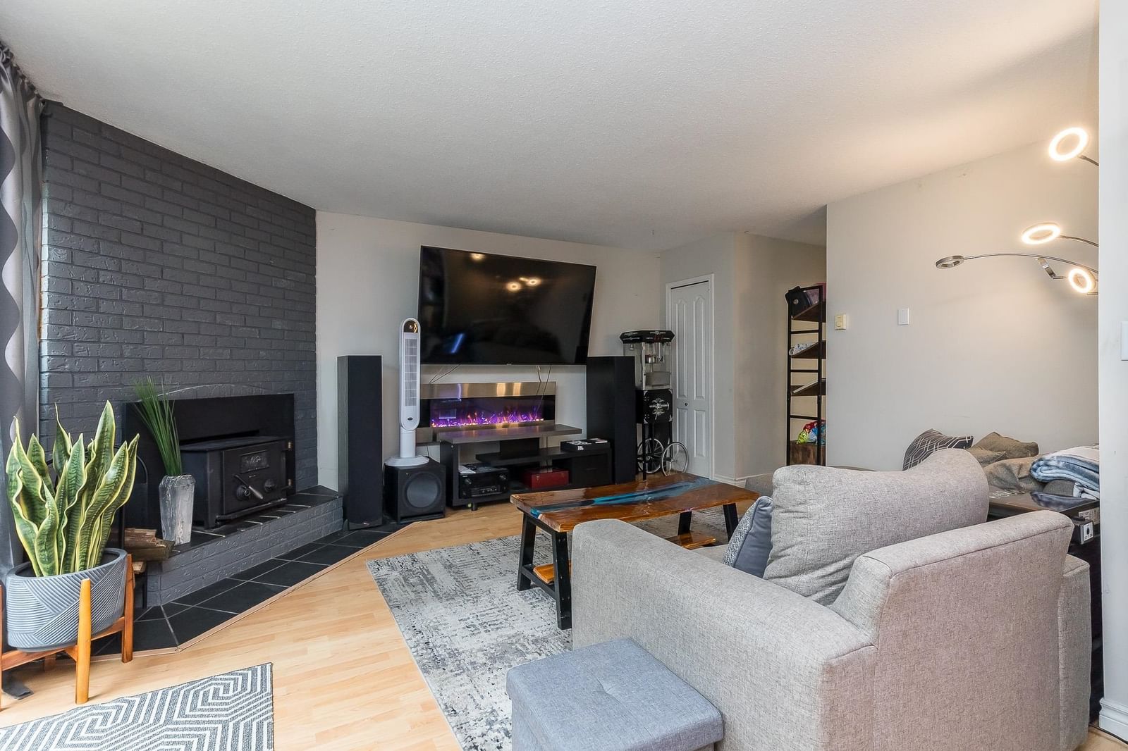 Listing Image 18