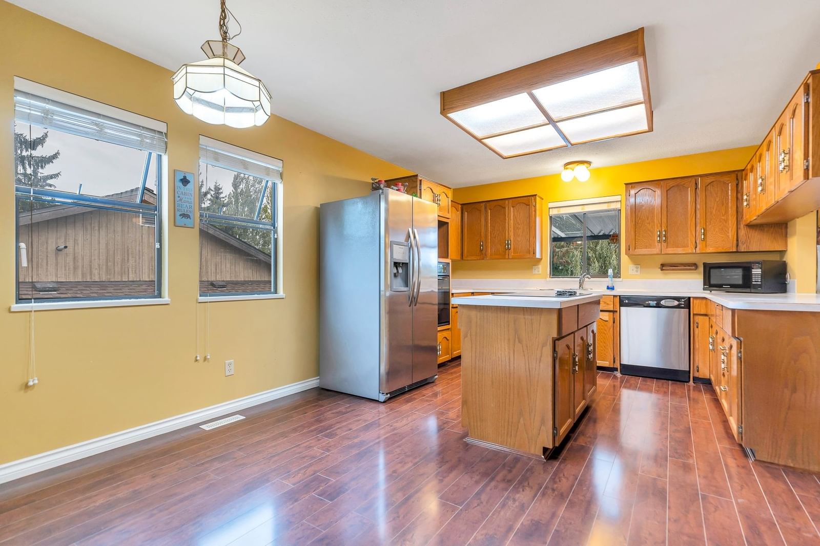 Listing Image 11