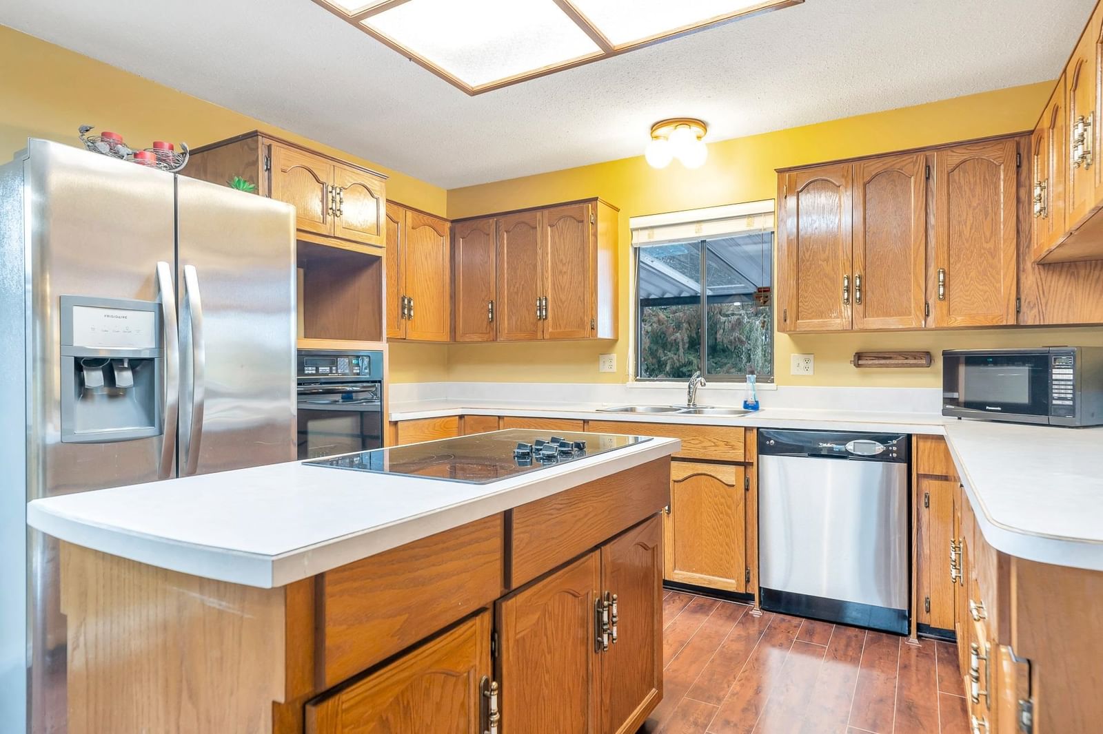 Listing Image 12