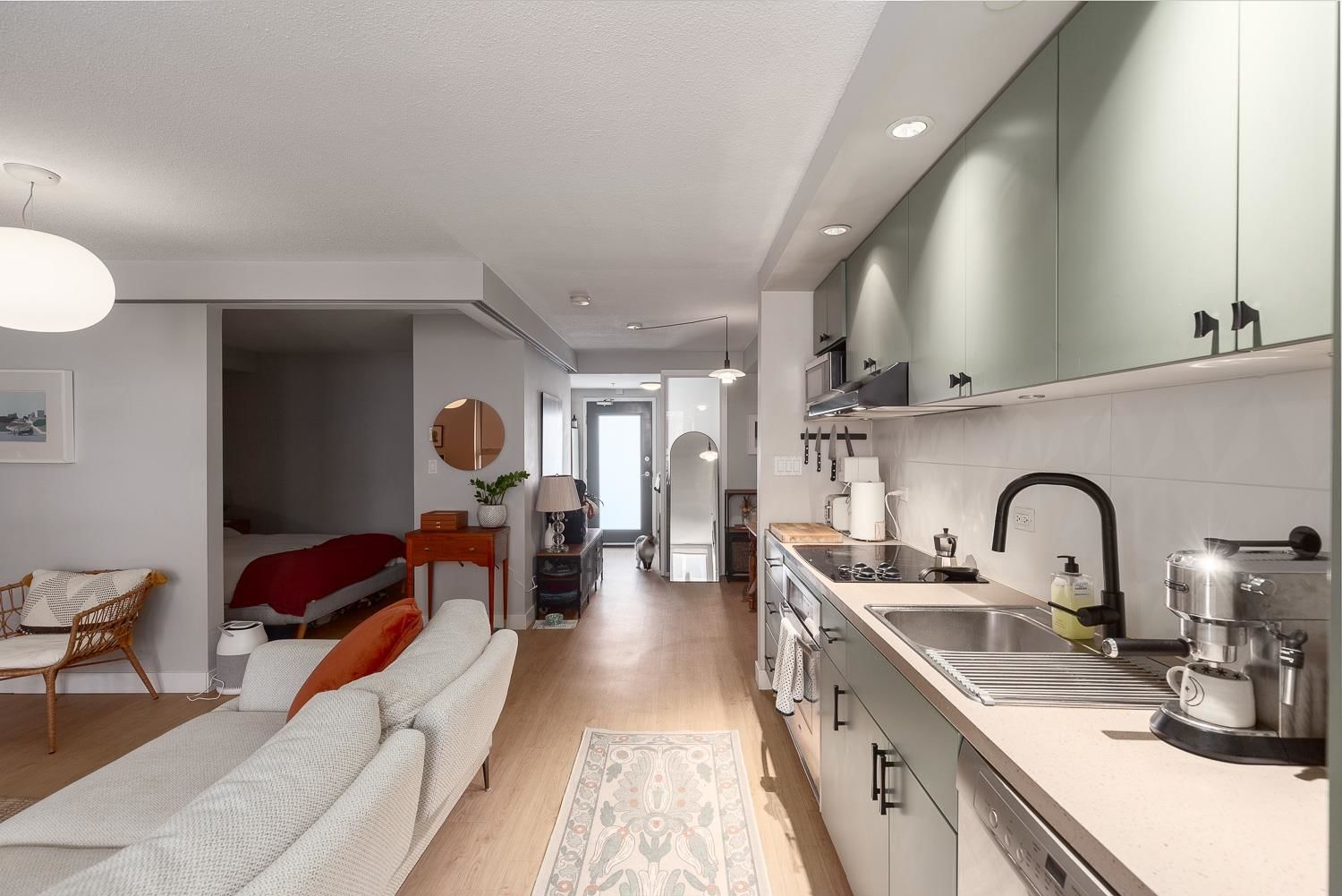 Listing Image 12
