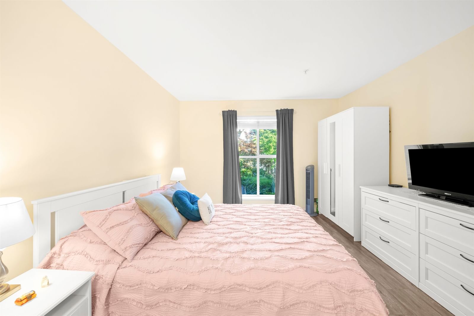 Listing Image 16