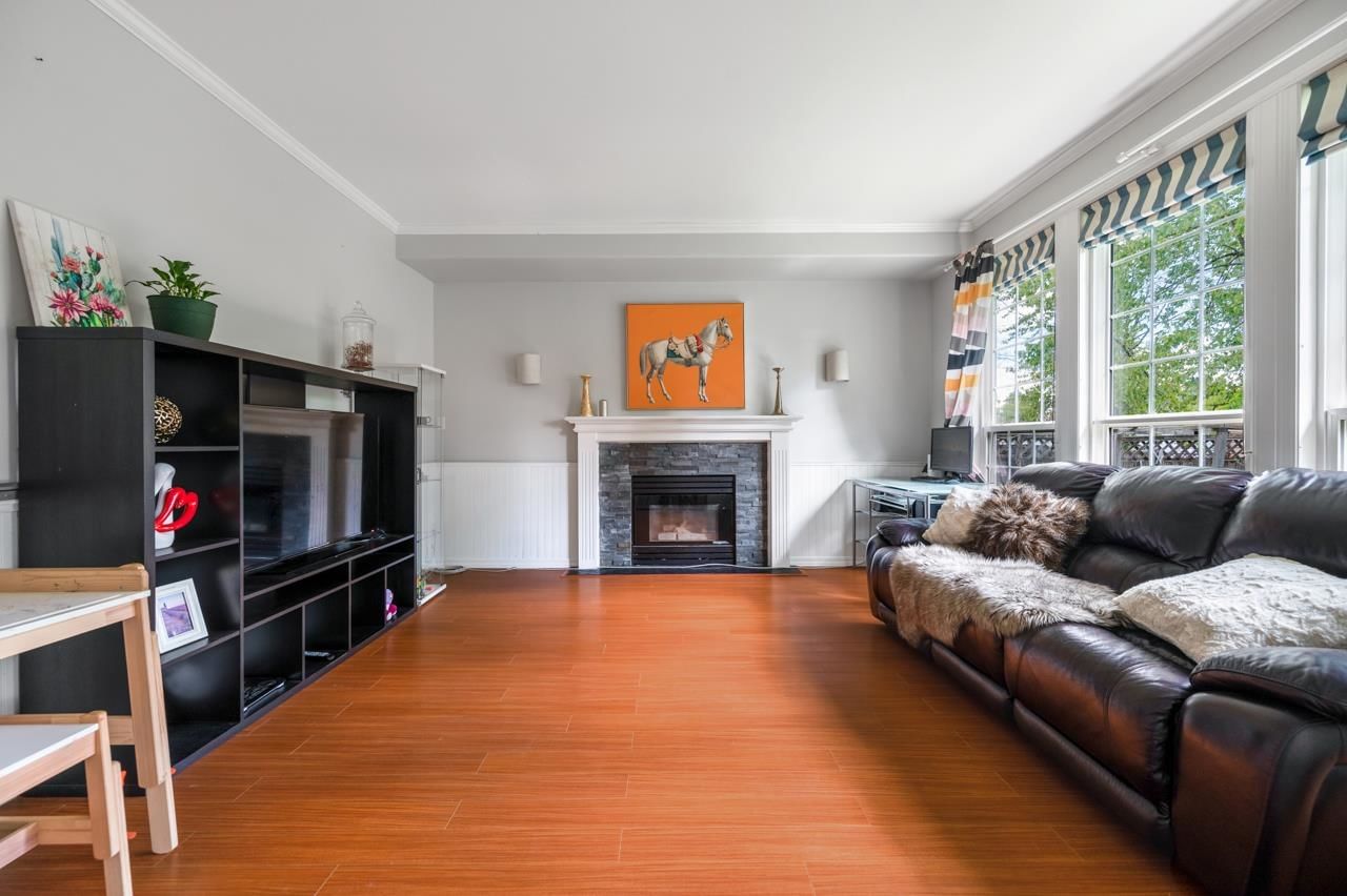 Listing Image 4